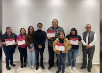 Mujeres de concluyen curso de computación del Gobierno de NLD en la Infoteca Sor Juana