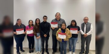 Mujeres de concluyen curso de computación del Gobierno de NLD en la Infoteca Sor Juana