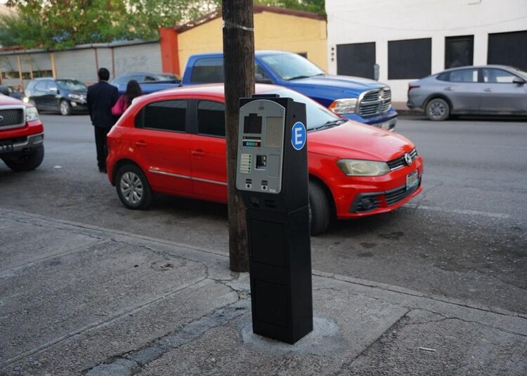 NLD moderniza si sistema de estacionamiento con nuevos parquímetros inteligentes