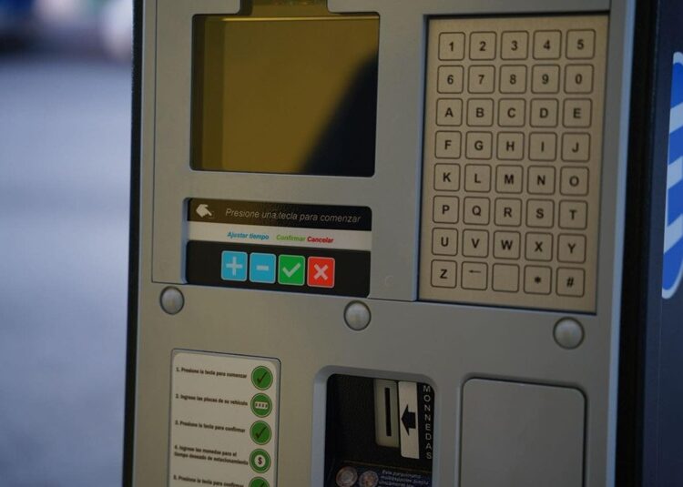NLD moderniza si sistema de estacionamiento con nuevos parquímetros inteligentes