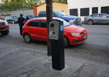 NLD moderniza si sistema de estacionamiento con nuevos parquímetros inteligentes