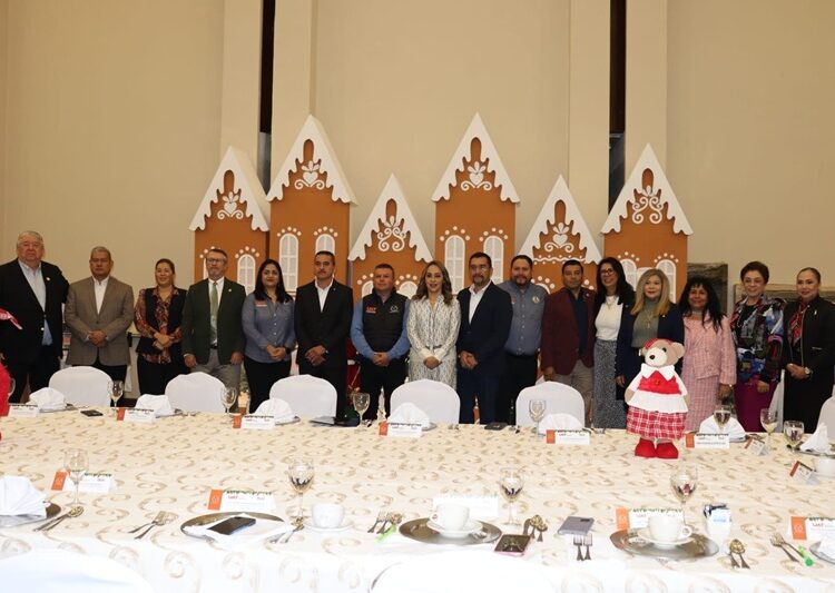 Ofrece la UAT festejo navideño a sus maestros y trabajadores sindicalizados