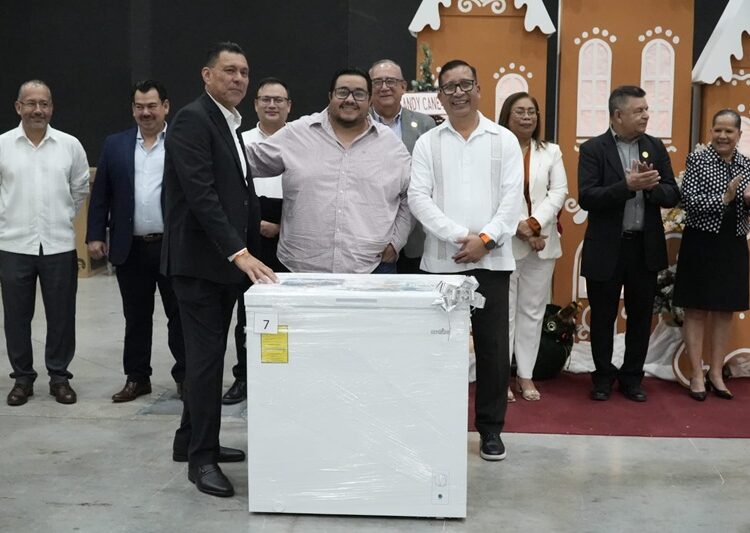 Ofrece la UAT festejo navideño a sus maestros y trabajadores sindicalizados