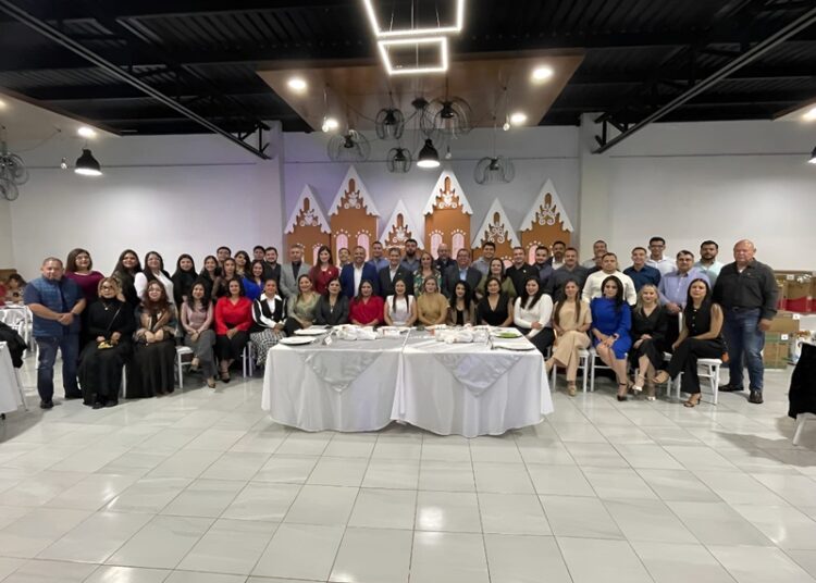 Ofrece la UAT festejo navideño a sus maestros y trabajadores sindicalizados