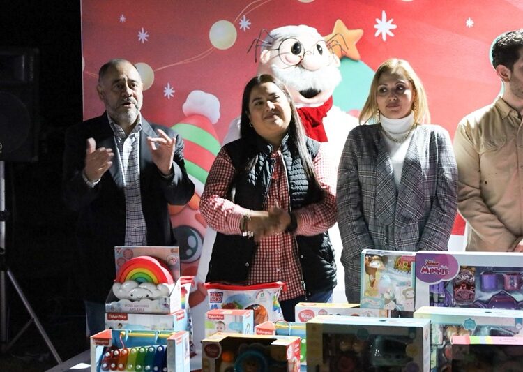 Posada navideña lleva alegría a niñas y niños de la colonia Esfuerzo Popular