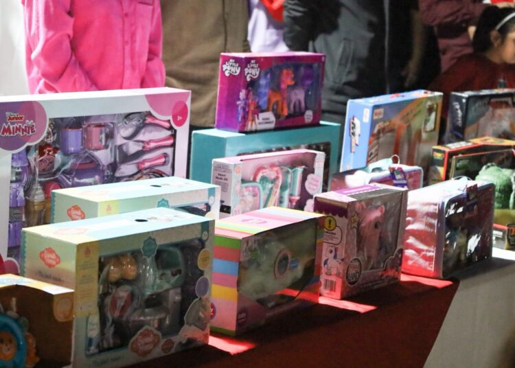 Posada navideña lleva alegría a niñas y niños de la colonia Esfuerzo Popular