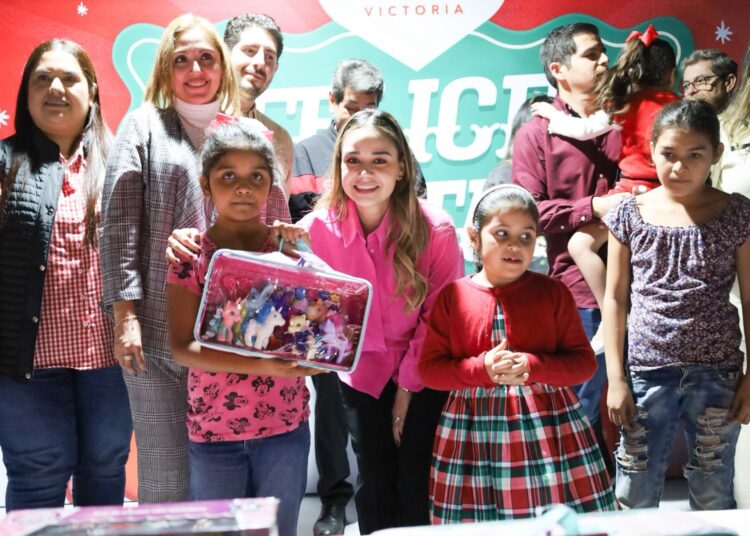 Posada navideña lleva alegría a niñas y niños de la colonia Esfuerzo Popular