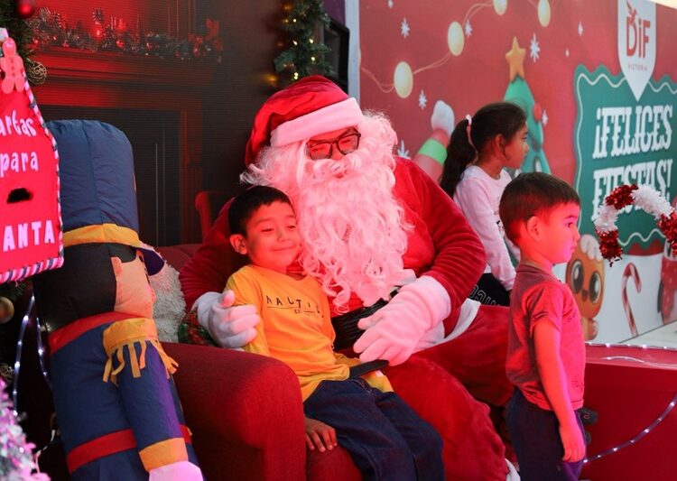 Posada navideña lleva alegría a niñas y niños de la colonia Esfuerzo Popular