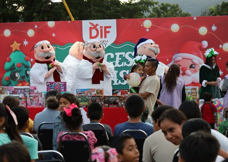 Posada navideña lleva alegría a niñas y niños de la colonia Esfuerzo Popular