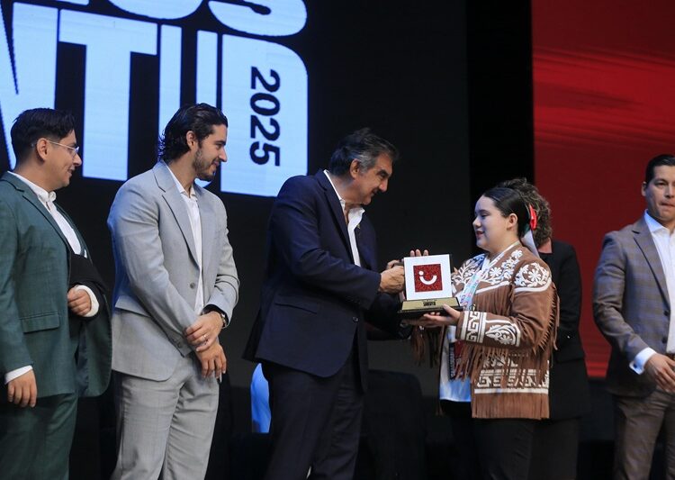 Premia Américo Villarreal a la juventud y al deporte tamaulipeco