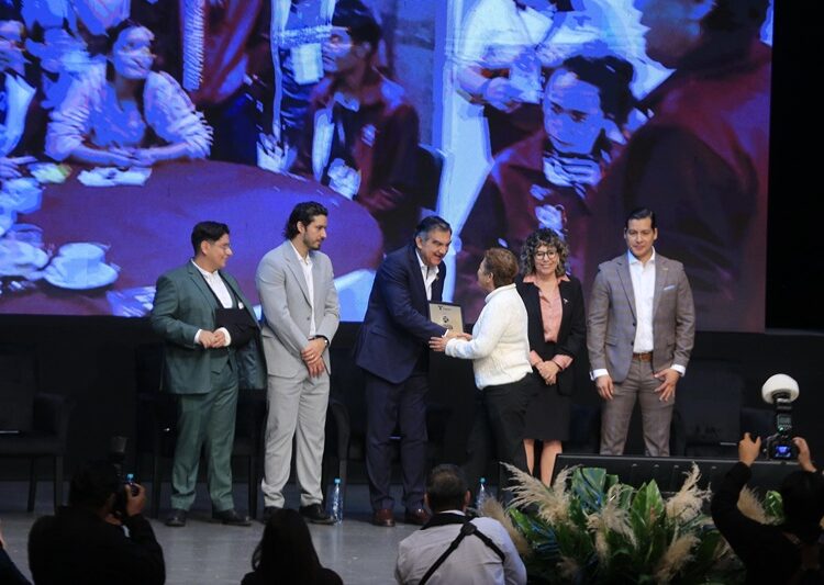 Premia Américo Villarreal a la juventud y al deporte tamaulipeco