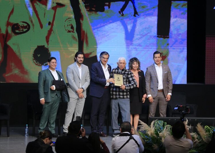 Premia Américo Villarreal a la juventud y al deporte tamaulipeco