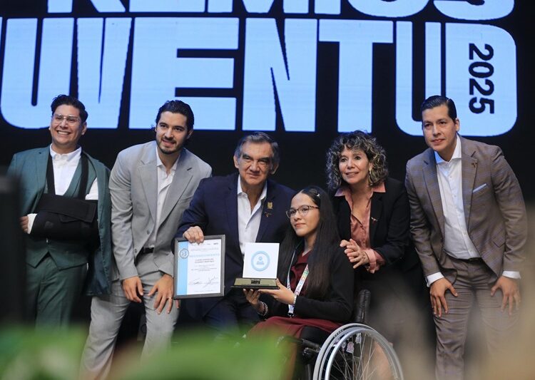Premia Américo Villarreal a la juventud y al deporte tamaulipeco