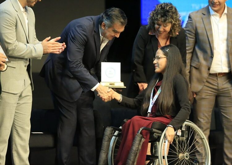 Premia Américo Villarreal a la juventud y al deporte tamaulipeco