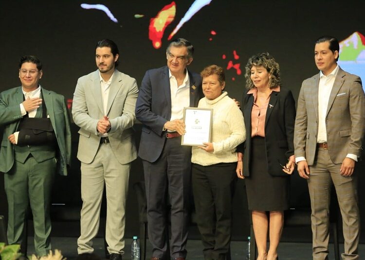 Premia Américo Villarreal a la juventud y al deporte tamaulipeco