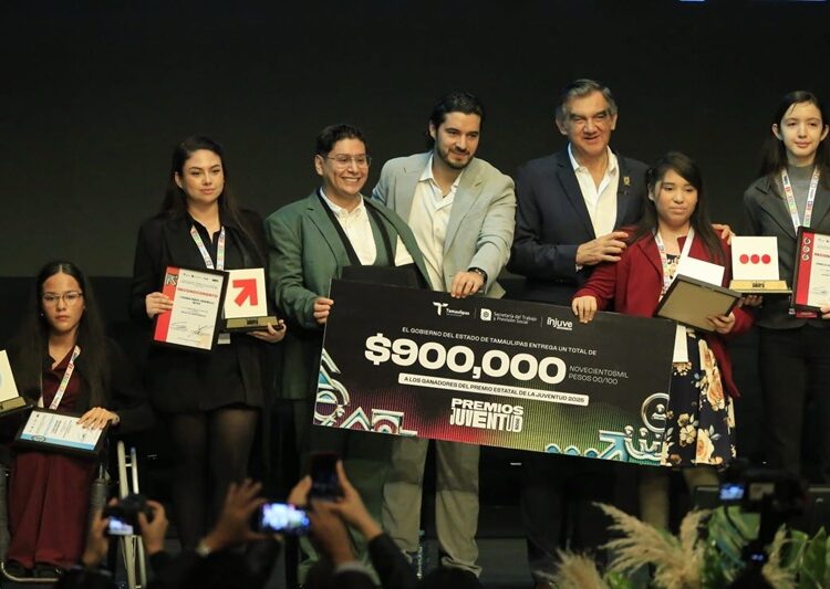 Premia Américo Villarreal a la juventud y al deporte tamaulipeco