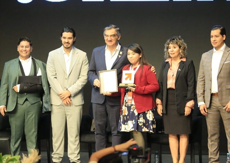 Premia Américo Villarreal a la juventud y al deporte tamaulipeco