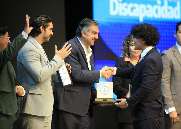 Premia Américo Villarreal a la juventud y al deporte tamaulipeco