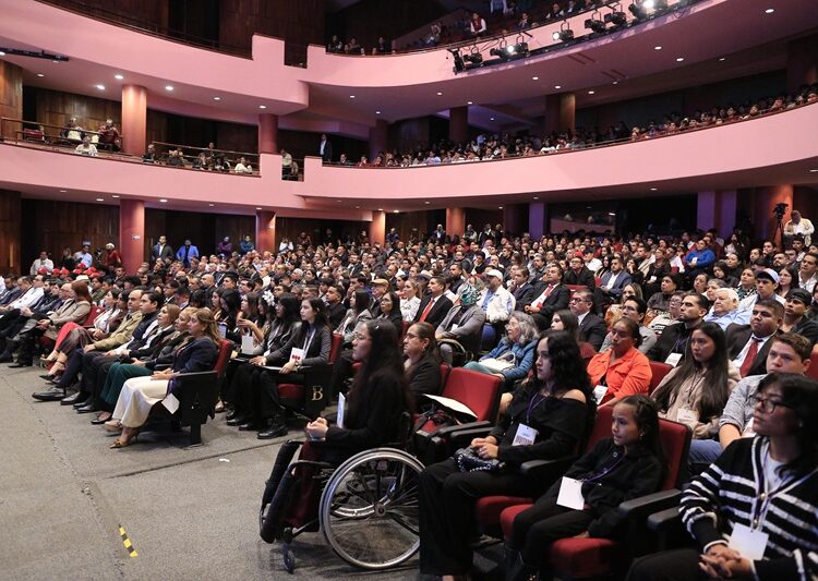 Premia Américo Villarreal a la juventud y al deporte tamaulipeco