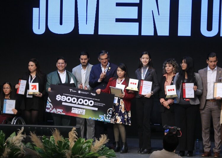Premia Américo Villarreal a la juventud y al deporte tamaulipeco