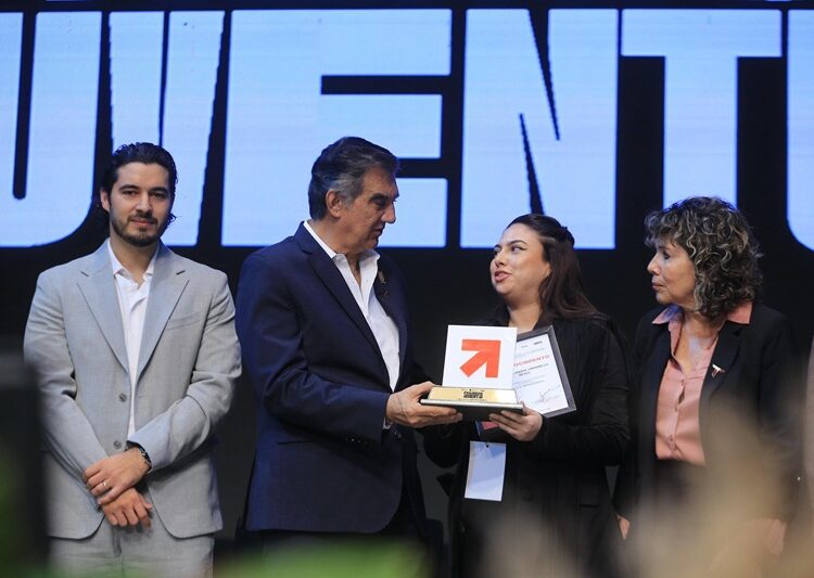 Premia Américo Villarreal a la juventud y al deporte tamaulipeco
