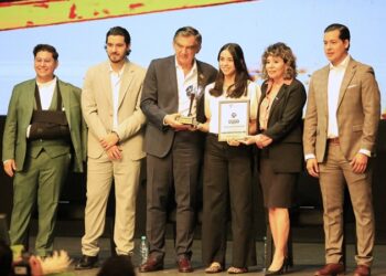 Premia Américo Villarreal a la juventud y al deporte tamaulipeco