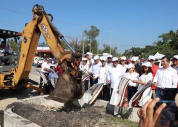 Recibe Altamira histórica cesión de tramo carretero federal y arranca alumbrado público solar