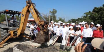 Recibe Altamira histórica cesión de tramo carretero federal y arranca alumbrado público solar