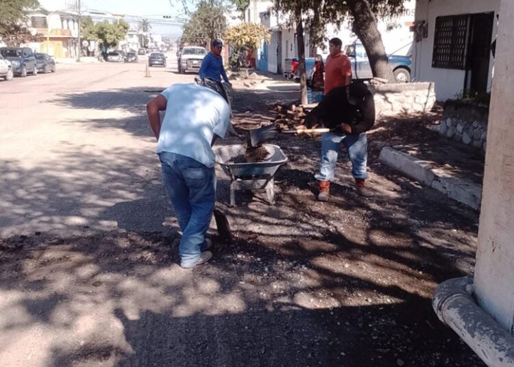 Repara Municipio daños por lluvia en avenida 27 para programar pavimentación