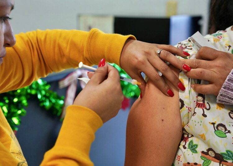 Responden familias a campaña de vacunación del Gobierno de NLD