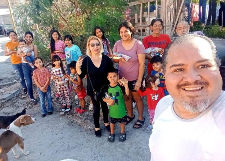 Se consolida la Gira Navideña 2025 del “Santa Claus Periodista” en colonias de Reynosa