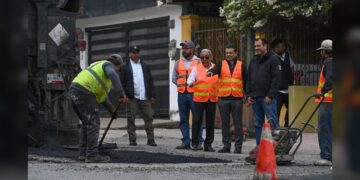 Supervisa alcalde Lalo Gattás trabajo de bacheo en la Miguel Alemán