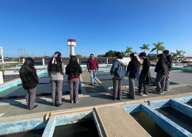 Visitan alumnos del Tec de Madero y del CETis 78 planta DUPORT