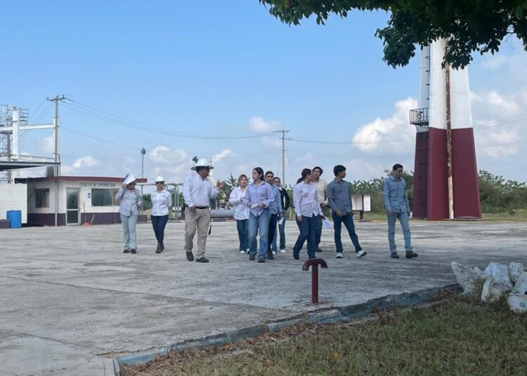 Visitan alumnos del Tec de Madero y del CETis 78 planta DUPORT