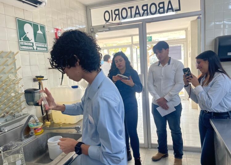 Visitan alumnos del Tec de Madero y del CETis 78 planta DUPORT