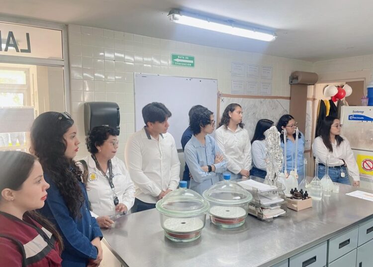 Visitan alumnos del Tec de Madero y del CETis 78 planta DUPORT