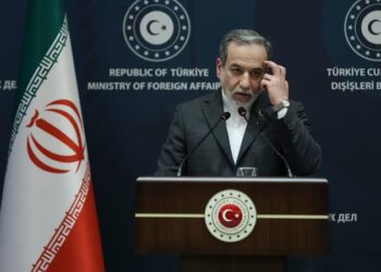 Irán abre la puerta al diálogo nuclear con EU