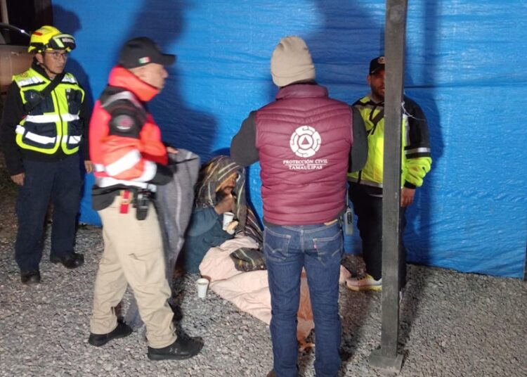 Asiste PC de Victoria a 17 personas por frío extremo