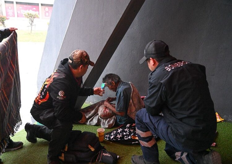 Asiste PC de Victoria a 17 personas por frío extremo