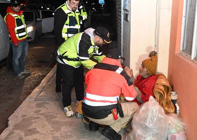 Asiste PC de Victoria a 17 personas por frío extremo