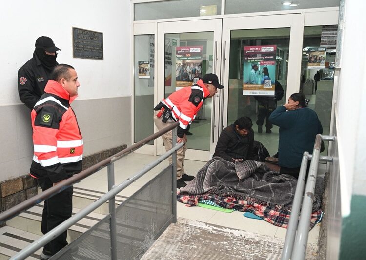 Asiste PC de Victoria a 17 personas por frío extremo