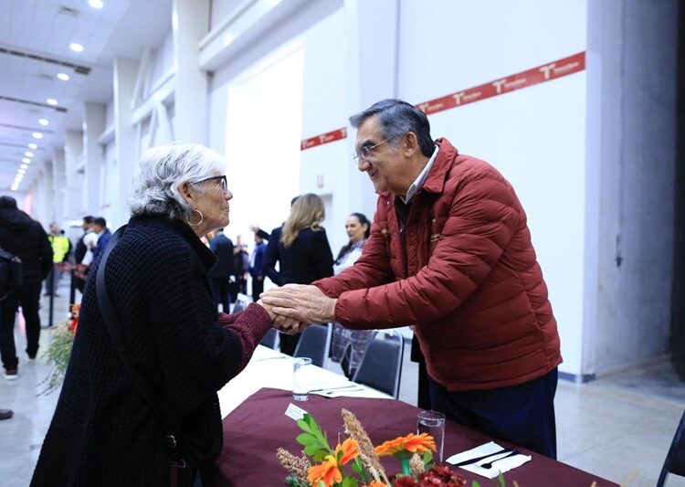 Aumento salarial y pensiones seguras garantiza Américo a las y los trabajadores del Estado