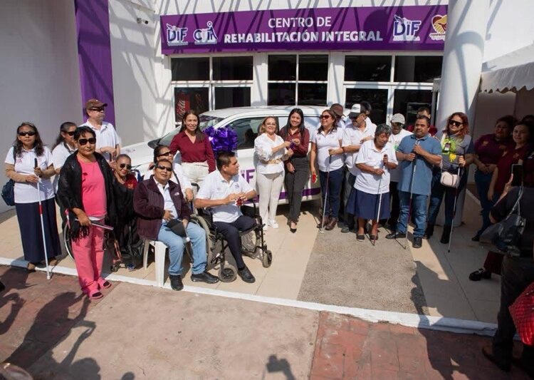Beneficia DIF Altamira a personas invidentes con transporte digno y seguro