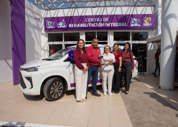 Beneficia DIF Altamira a personas invidentes con transporte digno y seguro