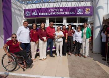 Beneficia DIF Altamira a personas invidentes con transporte digno y seguro