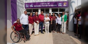 Beneficia DIF Altamira a personas invidentes con transporte digno y seguro