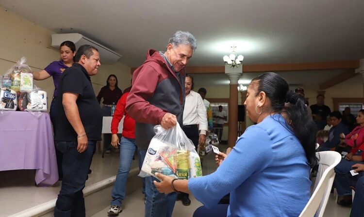 Benefician Gobierno Municipal y DIF Altamira a sector trabajador con despensas
