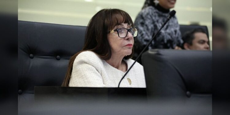 Pide diputada frenar exclusión escolar por exigencias de calzado