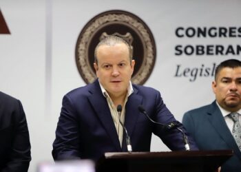 Carlos Canturosas impulsa reforma constitucional para garantizar medicamentos