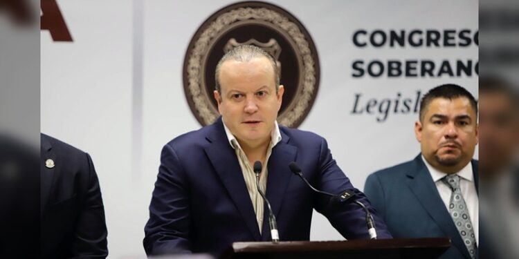 Carlos Canturosas impulsa reforma constitucional para garantizar medicamentos